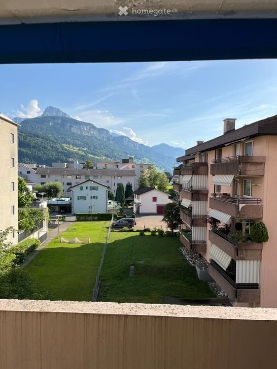 Helle 4.5-Zimmer-Wohnung im 3. OG mit Lift in Brunnen 4