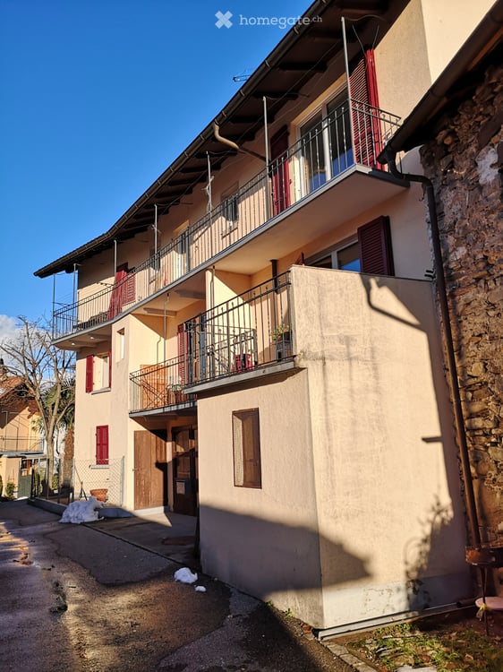 Sonnige, helle Wohnung mit grossem Balkon in Giubiasco 2