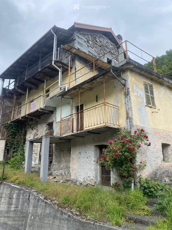 Vendo rustico da ristrutturare in Valle d'Antrona (Italia) 1