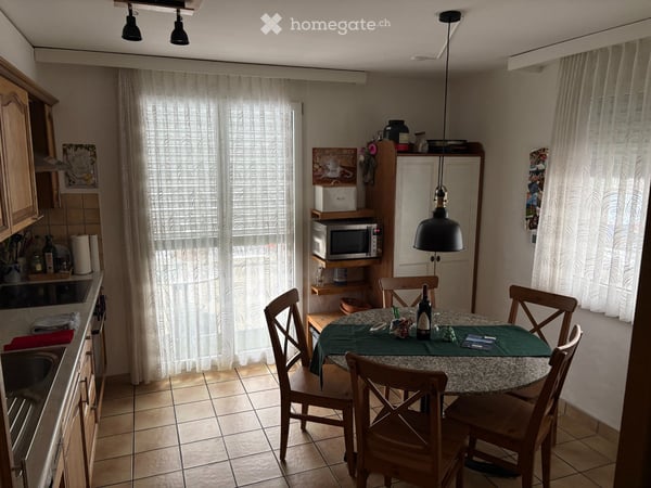 Helle 3.5 Zi Wohnung mit 3 Balkonen in Emmetten 2