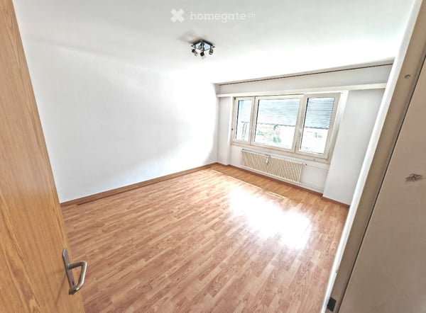 Gepflegte 3-Zimmer-Wohnung mit Balkon & Einstellhallenplatz 2
