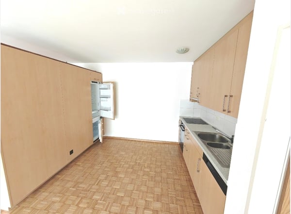 Gepflegte 3-Zimmer-Wohnung mit Balkon & Einstellhallenplatz 1