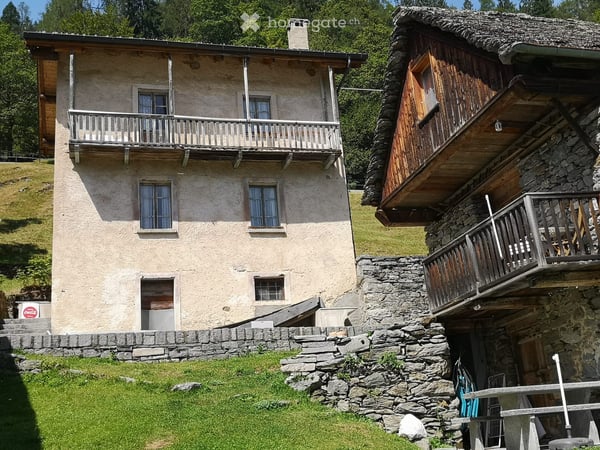 Casa unifamiliare da ristrutturare con ampio terreno 3