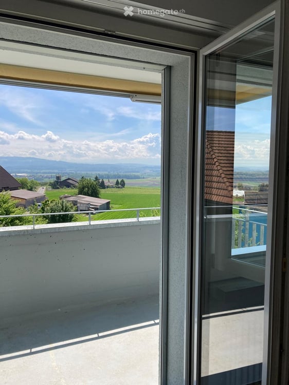Frisch renovierte 4.5 Zimmer Wohnung im 2. Stock 3