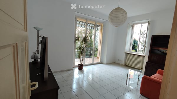 Ampio appartamento con grande balcone a Locarno. 2