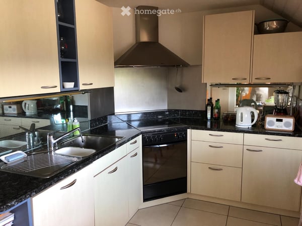 Schöne helle 3 1/2 Zimmer Wohnung im Grünen in Steffisburg 3