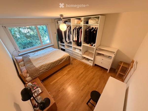 Helles, voll möbliertes Zimmer mit Zooblick 2