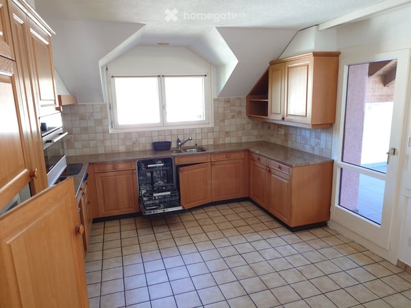 Grosszügige 5,5 Zimmer Dachwohnung in Haslen GL 2