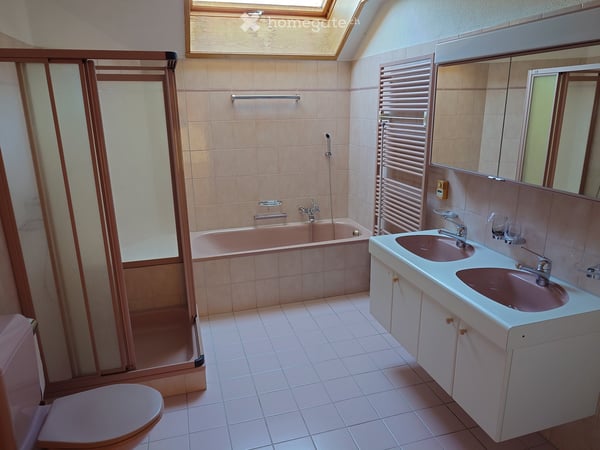 Grosszügige 5,5 Zimmer Dachwohnung in Haslen GL 4