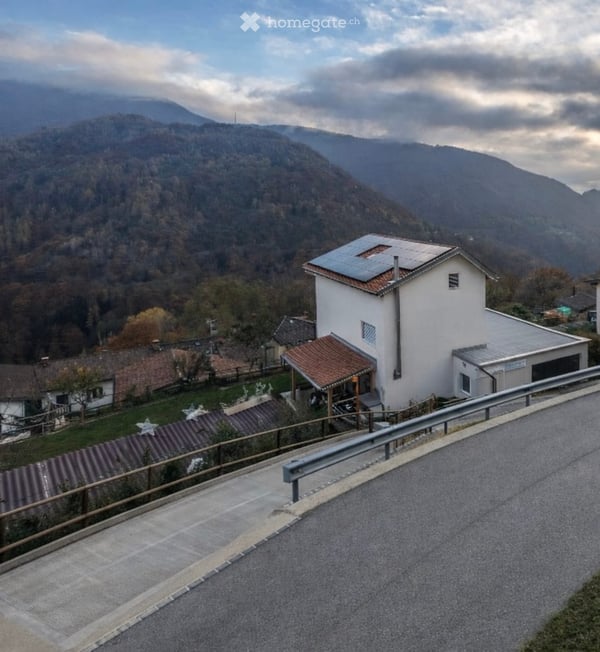 Casa Unifamiliare con grande giardino a Signôra 1