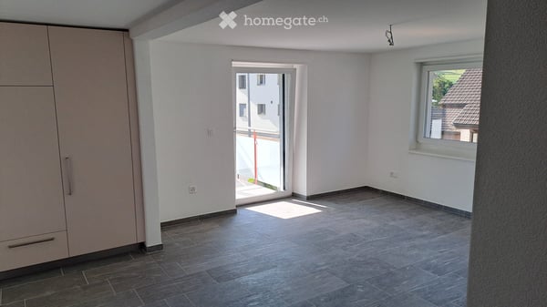 Neu renovierte Wohnung auf dem Land mit grosszügigem Balkon 1