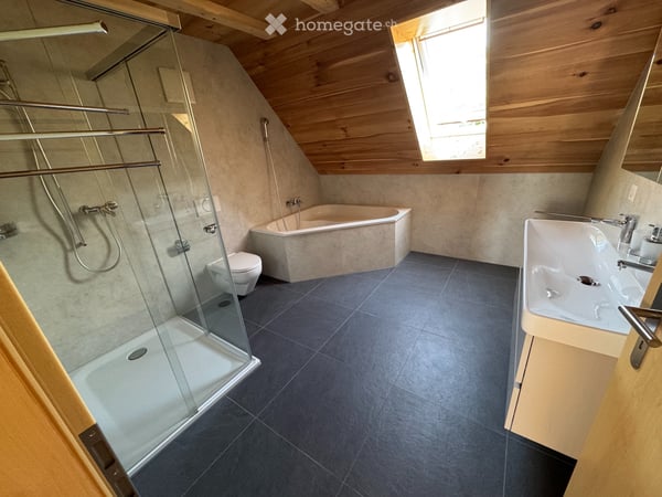 ERSTBEZUG: schöne 5.5 Zimmer Dachwohnung mit Galerie 3