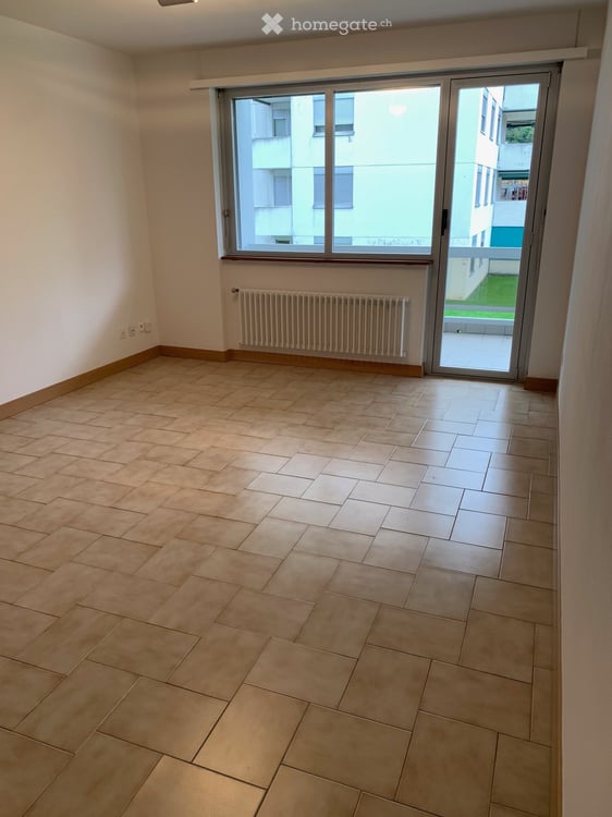 Affittasi luminoso appartamento 2.5 loc., posto auto coperto 2
