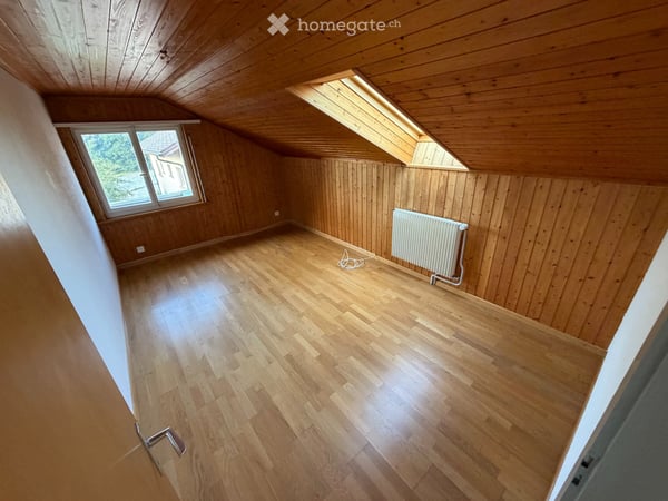 GROSSZÜGIGE 3.5 ZIMMER-WOHNUNG 2