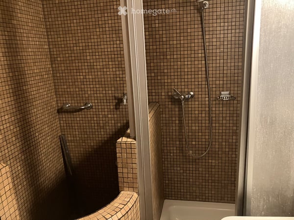 Einfaches Zimmer mit eigenem WC Dusche Sitzplatz 3