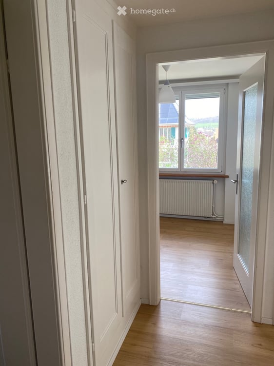 Helle 4-Zimmer Wohnung mit Balkon in Wimmis 2
