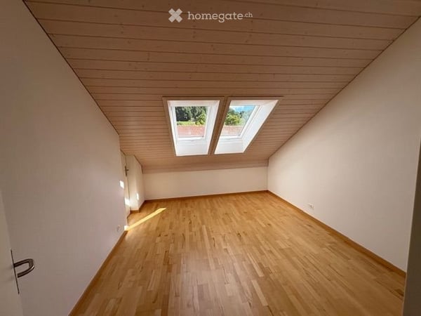 Grosse moderne und klimatisierte 3.5 Zimmer Dachwohnung 2