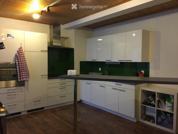Zu vermieten grosse 2 einhalb Zimmer Wohnung ab 1. September 3
