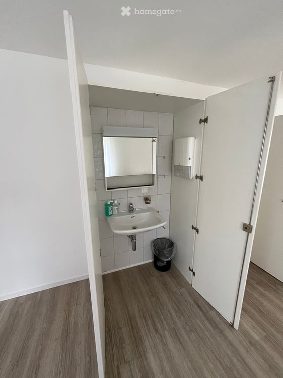 Grosszügiges Zimmer zu Vermieten 3