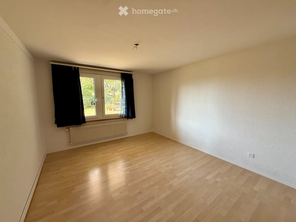 Parterrewohnung mit eigenem Sitz- & Rasenplatz in 3 Fam.Haus 2
