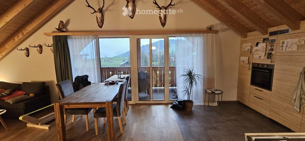 Charmante 3.5 Zimmer-, Dachwohnung in Schwanden 2