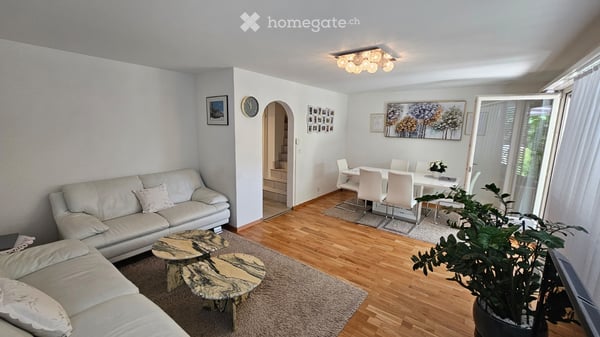 6 Zimmer Doppeleinfamilienhaus mit grossem Grundstück 2