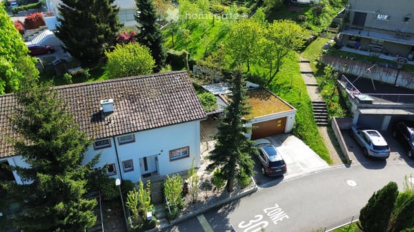 6 Zimmer Doppeleinfamilienhaus mit grossem Grundstück 1