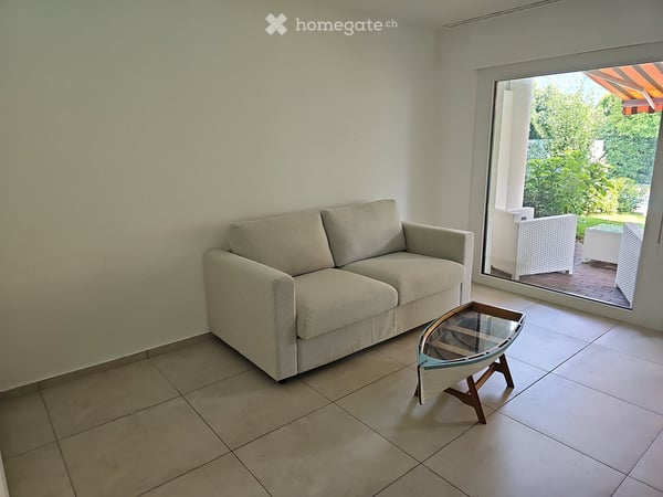 Caslano: 2,5 Locali ristrutturato a nuovo in Residenza 4