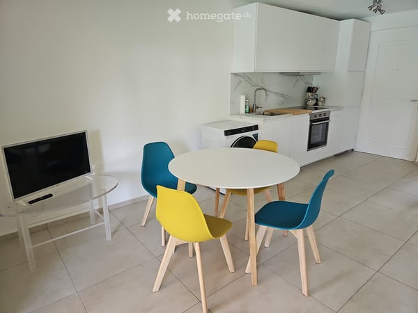 Caslano: 2,5 Locali ristrutturato a nuovo in Residenza 3