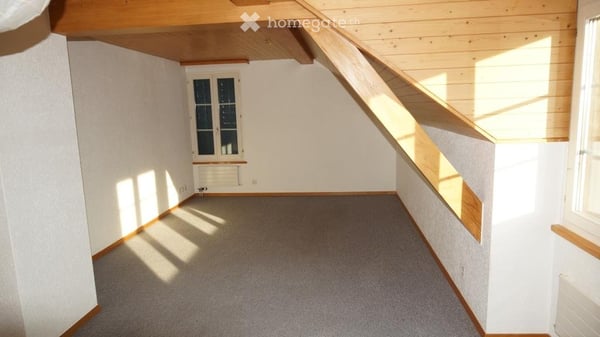 Gemütliche 2.5 - Zimmer Dachgeschosswohnung in ruhiger Lage 1