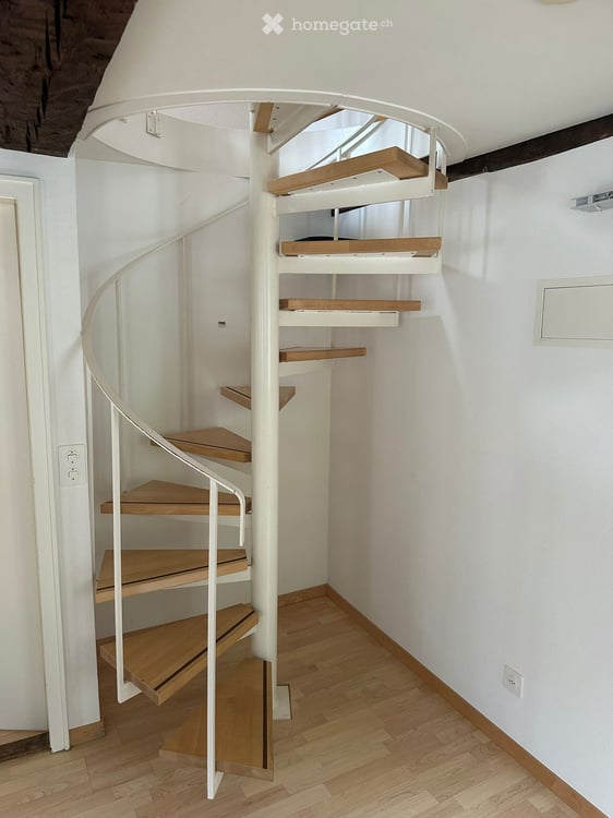 Grosse 2 1/2 Zimmerwohnung im Altbau 5