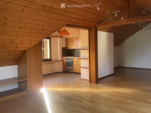 Zentral gelegene, ruhige 2,5 Zimmer-Wohnung im 2OG 2