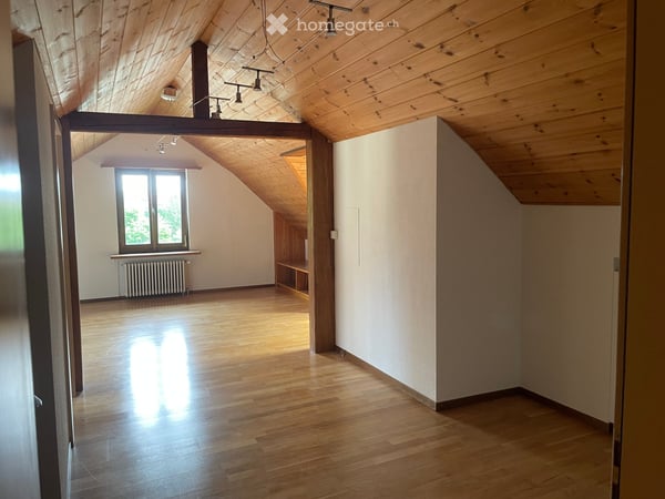 Zentral gelegene, ruhige 2,5 Zimmer-Wohnung im 2OG 4