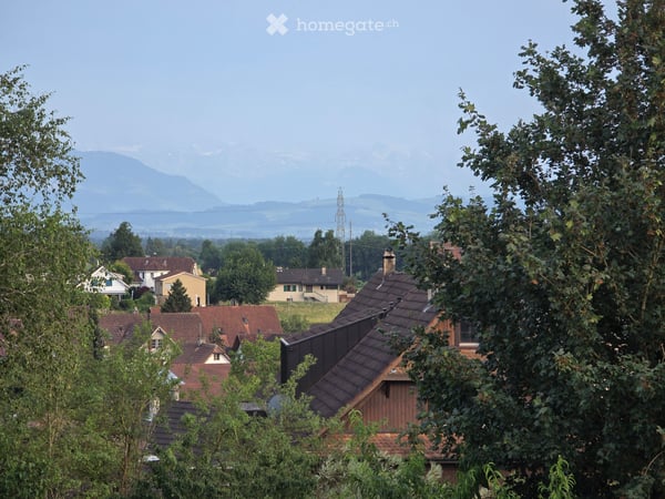 Möbliertes Zimmer mit Balkon und schöner Aussicht 3