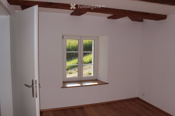 Ruhig und doch ganz zentral: 3.5- Zi. Wohnung in Bauernhaus 3
