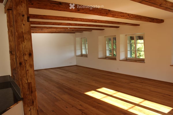 Ruhig und doch ganz zentral: 3.5- Zi. Wohnung in Bauernhaus 2