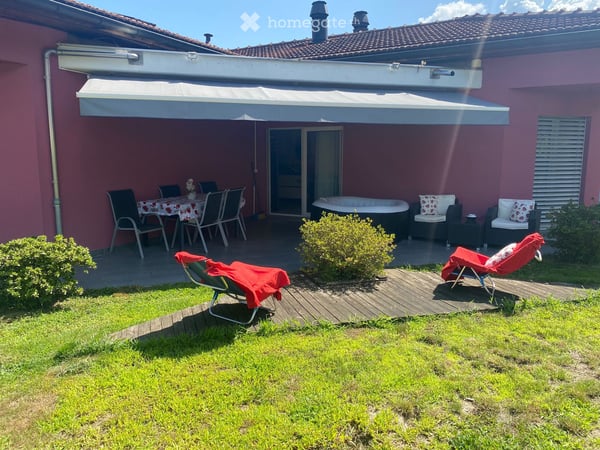 Vendesi villetta di 6.5 locali con giardino 3/4 posteggi 1