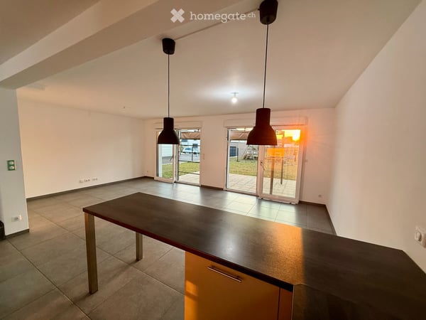 Modernes Einfamilienhaus mit Garten 2