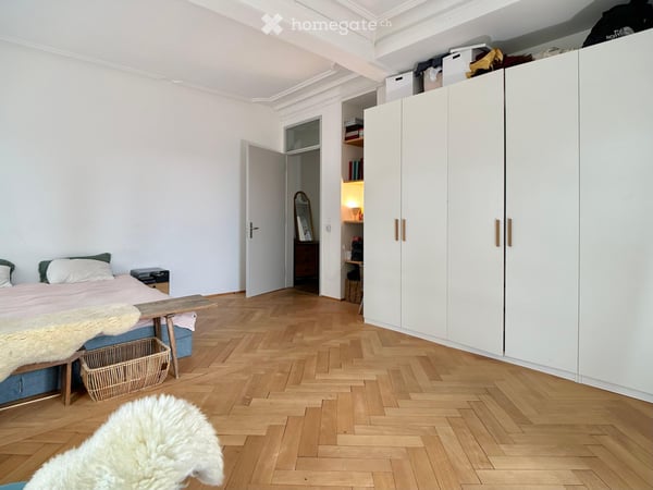 Befristet, möbliert: Grosszügige 4.5-Zimmer-Altbauwohnung 8