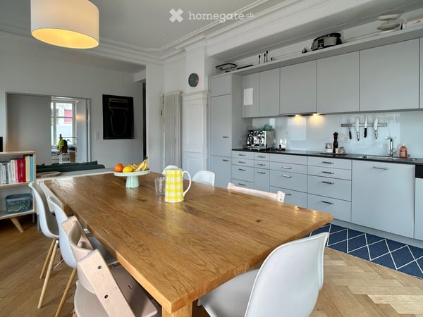Befristet, möbliert: Grosszügige 4.5-Zimmer-Altbauwohnung 2