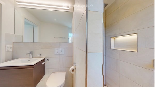 Moderne 1.5 Zimmer Studio Wohnung mit Vorplatz 2