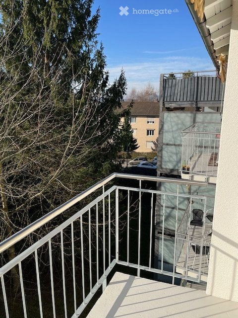 In Kloten 2.5 Zimmer Wohnung sonnig Nähe öffentlich Verkehr. 5