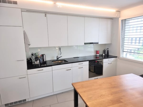 3.5 zimmer Wohnung mit 2 Badzimmern und Balkon 2
