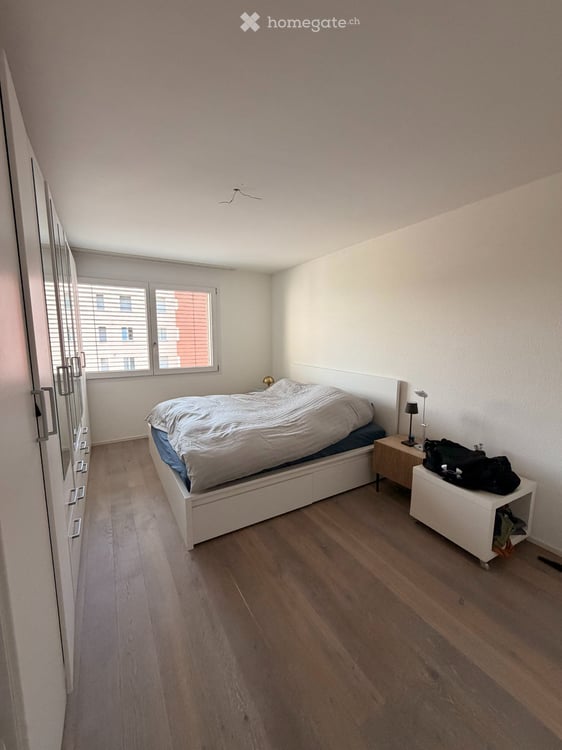 2.5-Zimmer-Wohnung mit Balkon und Seeblick in Richterswil 4