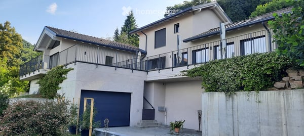 Casa moderna circondata dal verde a due passi dalla città. 1