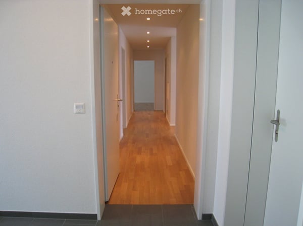 Zu Vermieten wunderschöne & gut besonnte 4.5 Zimmer Wohnung 3