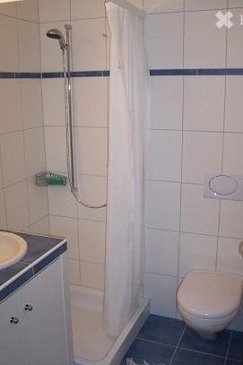 Schöne, möbelierte 1,5 Zi Wohnung mit Dusche, WC, Terrasse 4