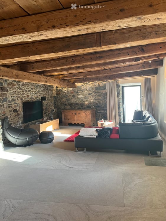Einzigartige Loft-Wohnung mit historischem Charme in Splügen 3