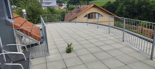 3 Zimmer Dachgeschoss Wohnung, Dachterasse 45m2 Lobsigen 1