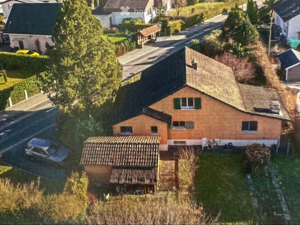 Freistehendes Einfamilienhaus mit grossem Garten 1